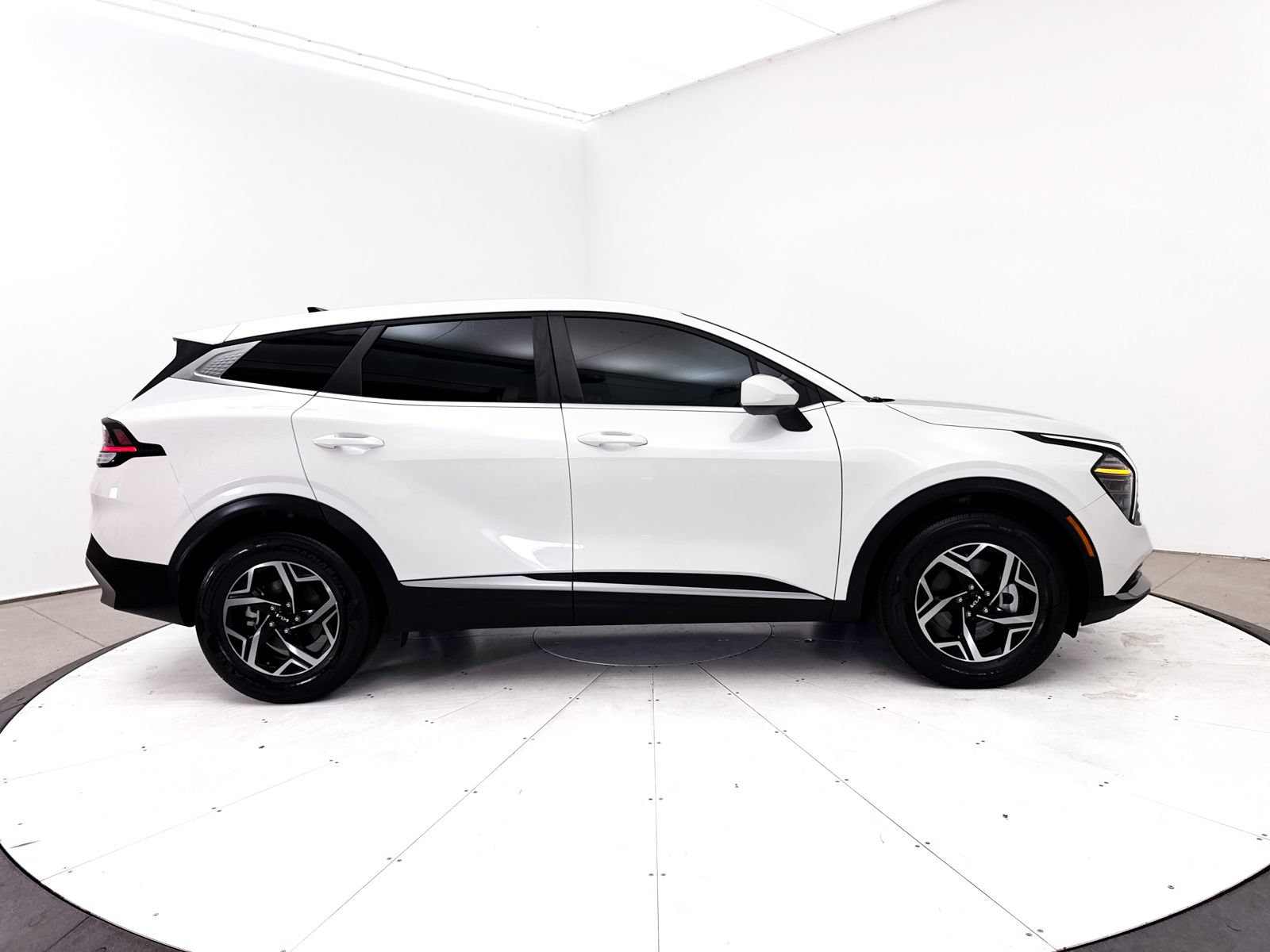 Certified 2025 Kia Sportage LX FWD image 38