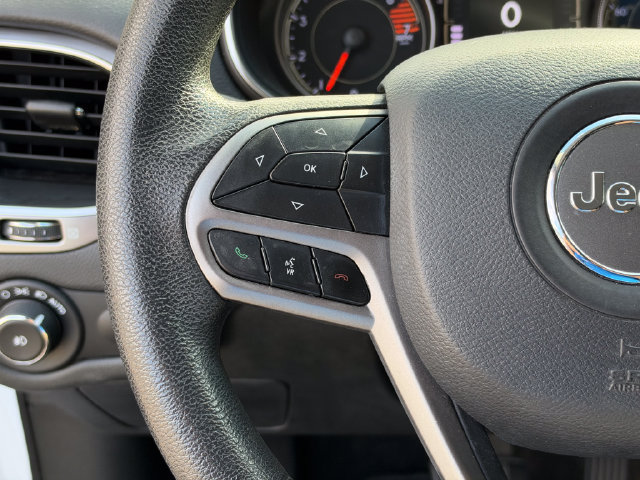 Used 2019 Jeep Cherokee Latitude w/ Popular Appearance Group FWD image 10