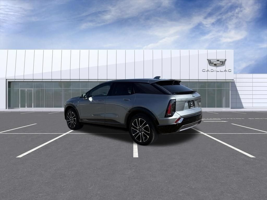 Certified 2025 Cadillac Optiq Sport 2 w/ LPO, Floor Liner Package AWD/4WD image 5