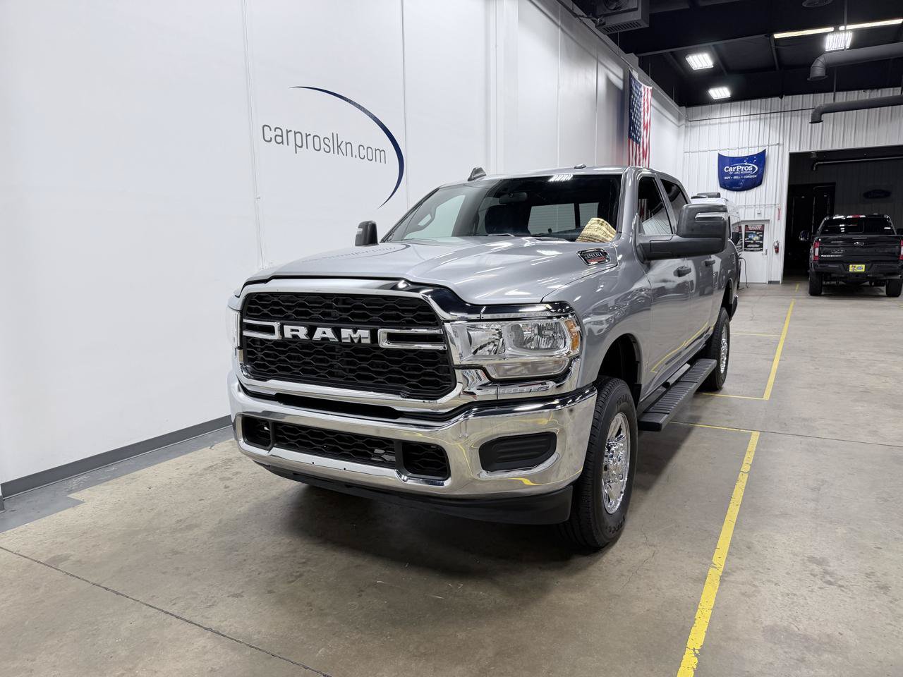 Used 2024 RAM 2500 Tradesman w/ Chrome Appearance Group AWD/4WD image 3