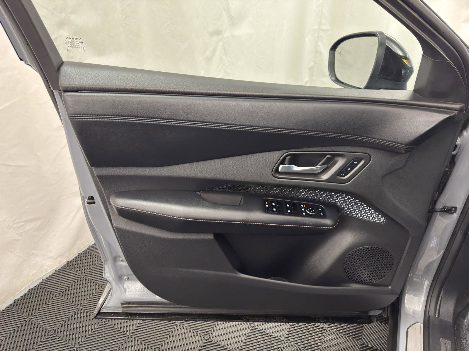 Used 2024 Nissan Ariya AWD image 12