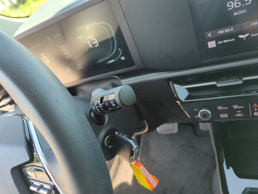 Used 2025 Kia Niro LX FWD image 24