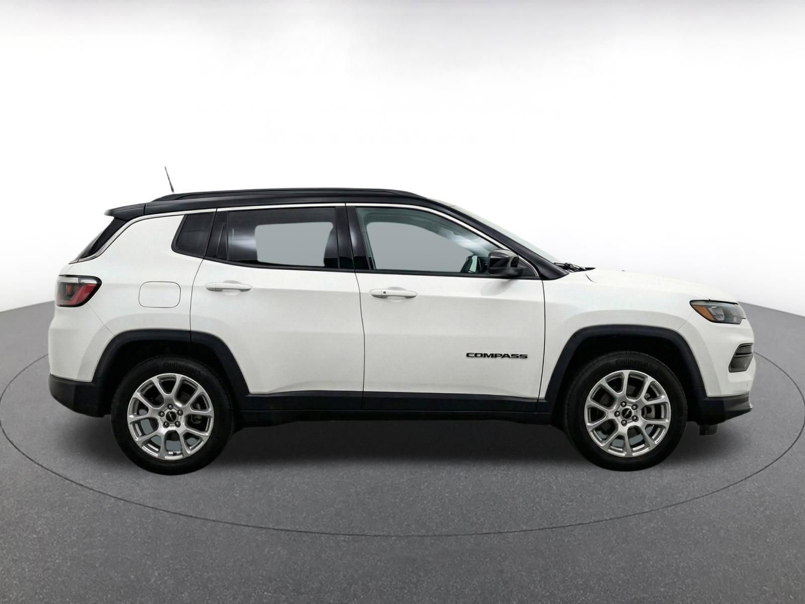 Used 2025 Jeep Compass Limited AWD/4WD image 10