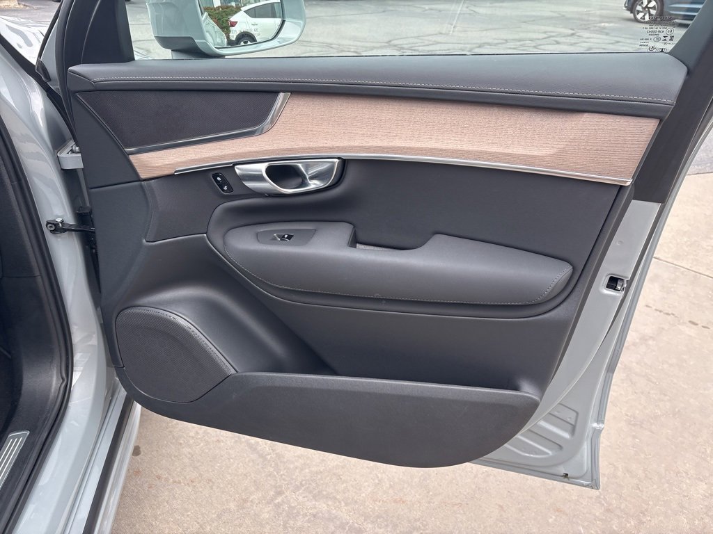 Certified 2025 Volvo XC90 B5 Plus image 38