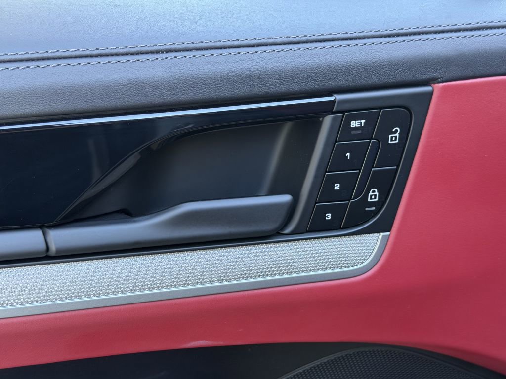 Used 2024 Porsche Cayenne Coupe image 22