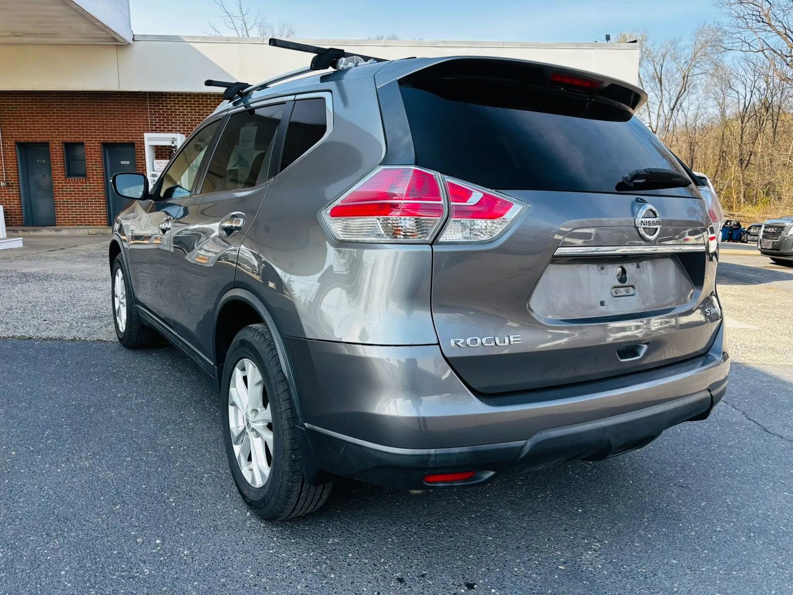 Used 2016 Nissan Rogue SV image 4
