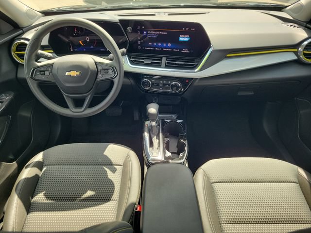 Used 2025 Chevrolet Trax LT FWD image 11
