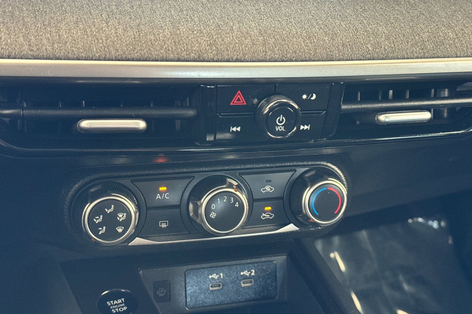 Used 2025 Nissan Kicks SV image 19