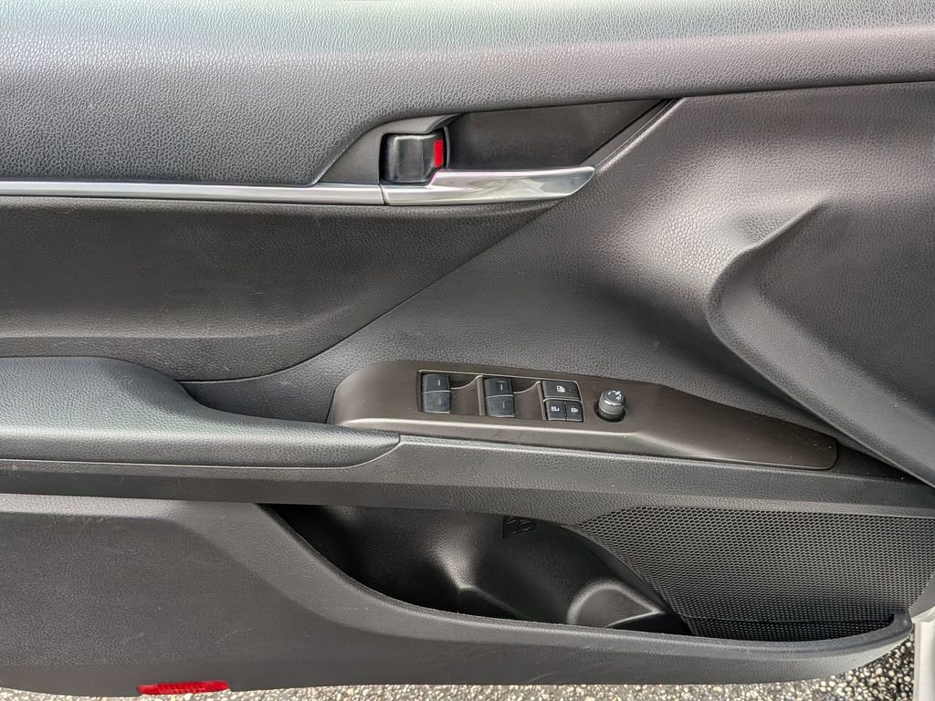 Used 2023 Toyota Camry SE image 12