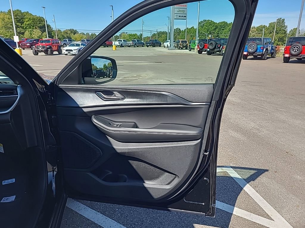 New 2025 Jeep Grand Cherokee L Altitude image 25