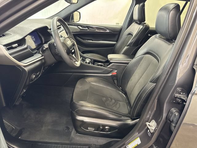 Used 2023 Jeep Grand Cherokee Altitude AWD/4WD image 10