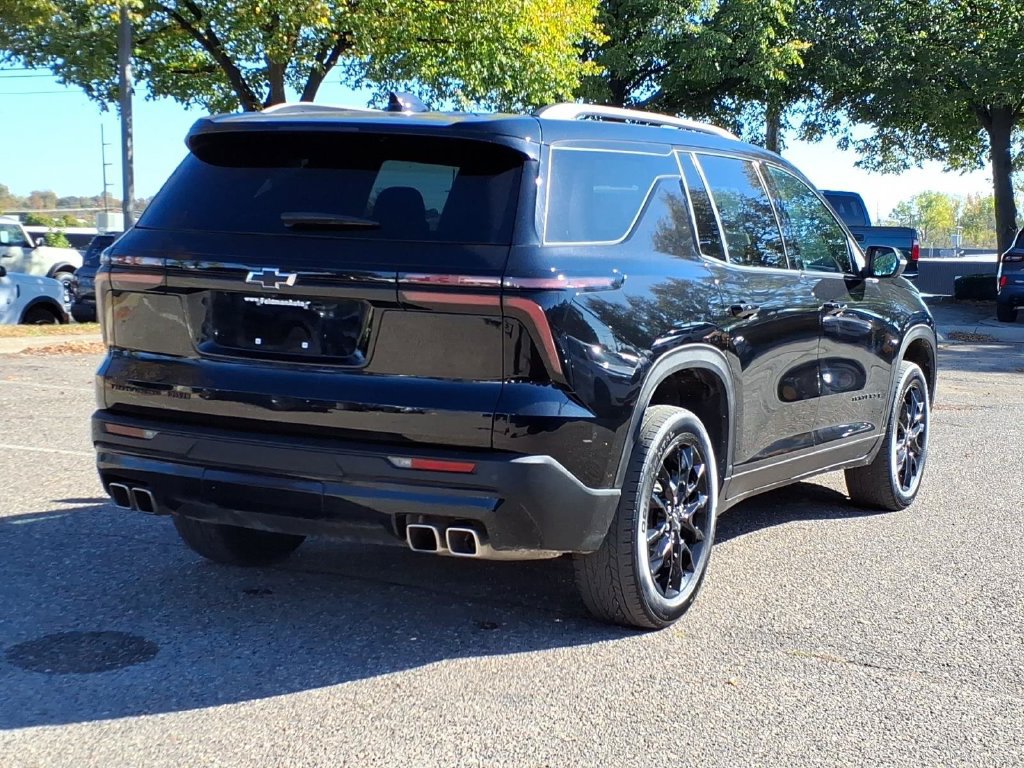Used 2025 Chevrolet Traverse LT w/ Midnight/Sport Edition AWD/4WD image 4