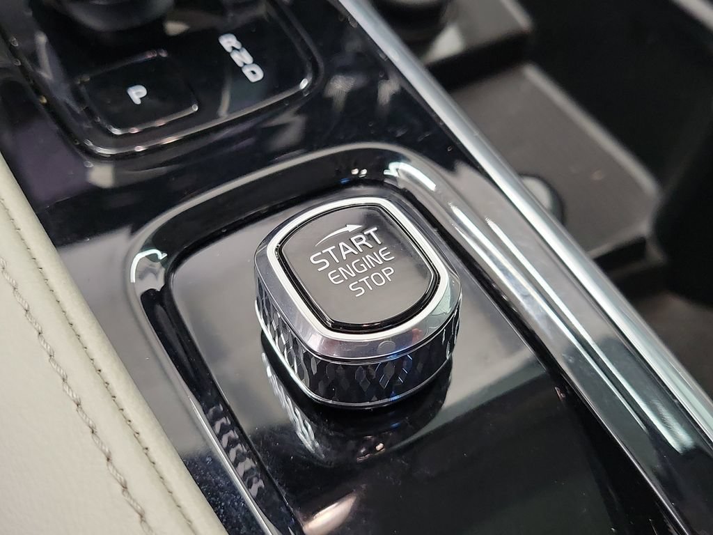 Used 2023 Volvo S90 B6 Plus AWD/4WD image 33
