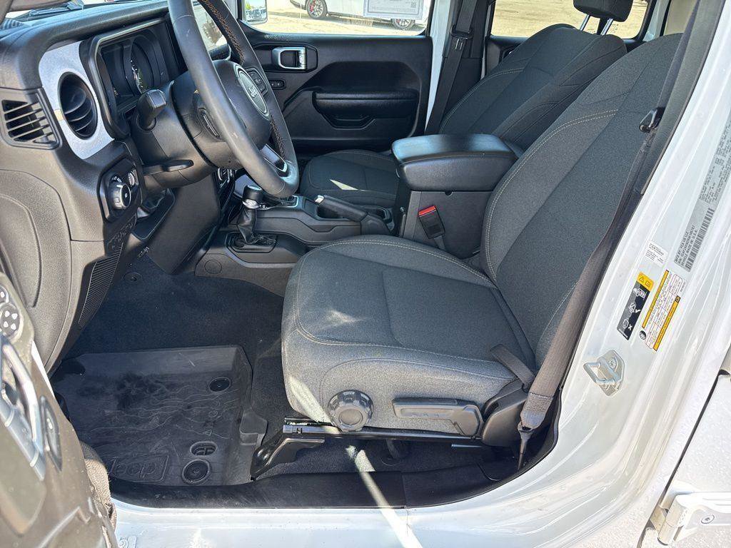 Used 2024 Jeep Wrangler Unlimited Sport AWD/4WD image 23