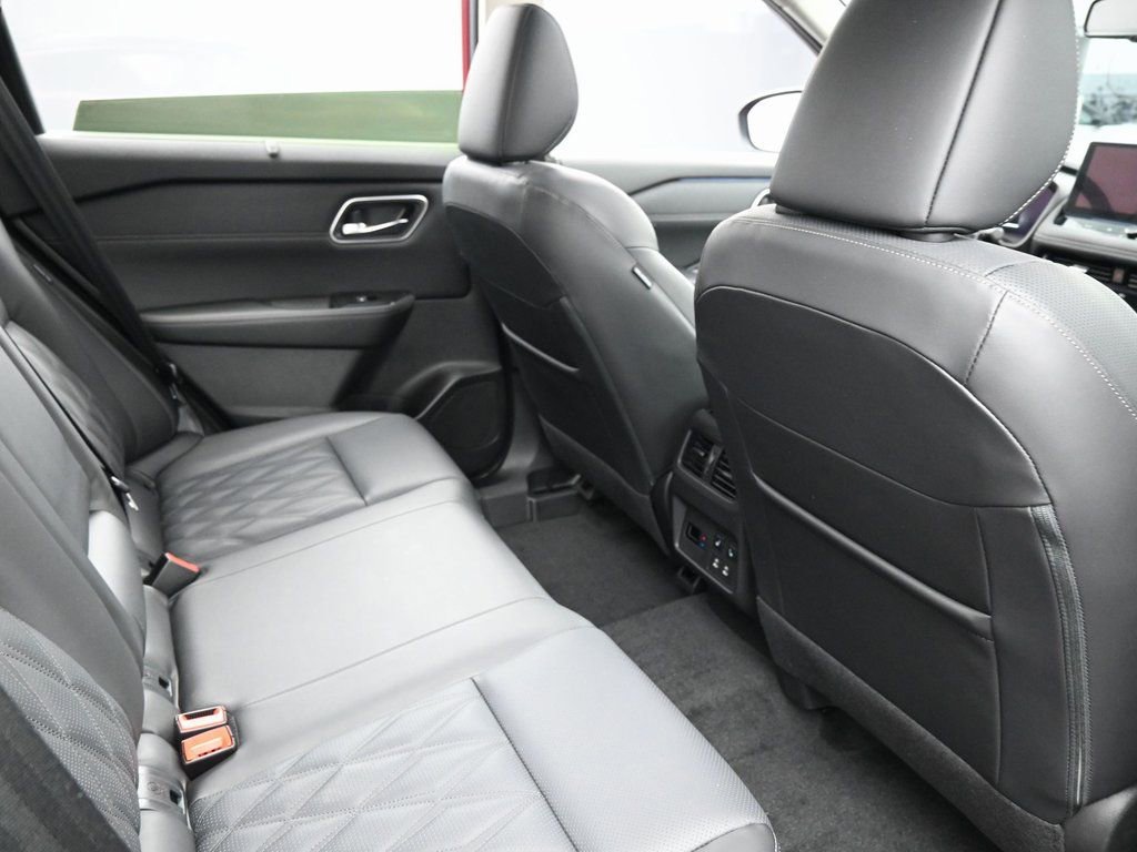 Used 2025 Nissan Rogue Platinum w/ Platinum Premium Package image 34