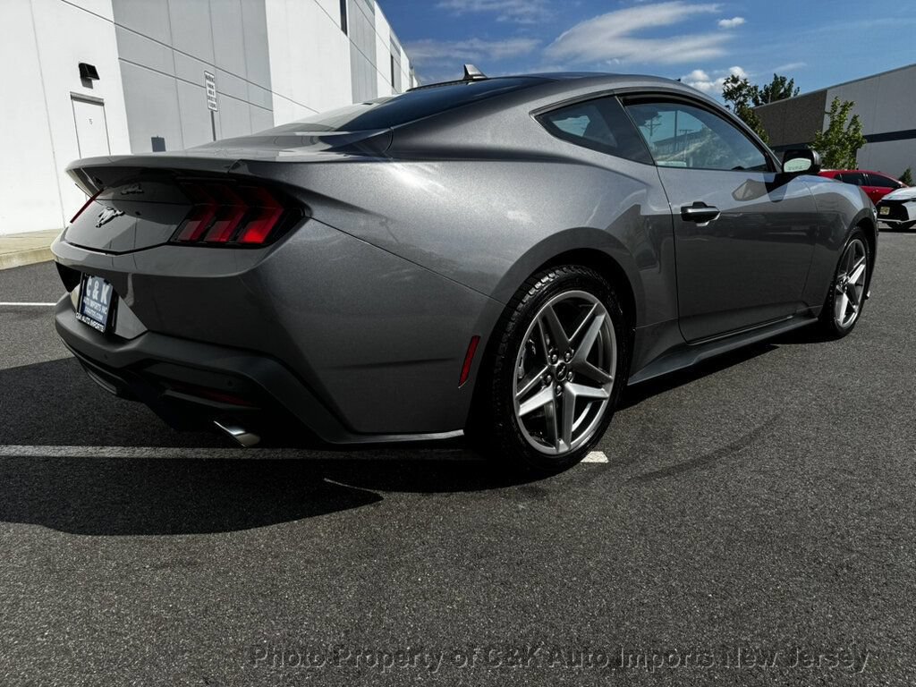 Used 2025 Ford Mustang Coupe RWD image 6
