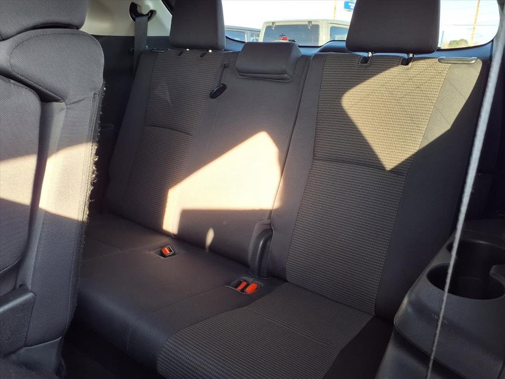 Used 2023 Toyota Highlander LE image 5