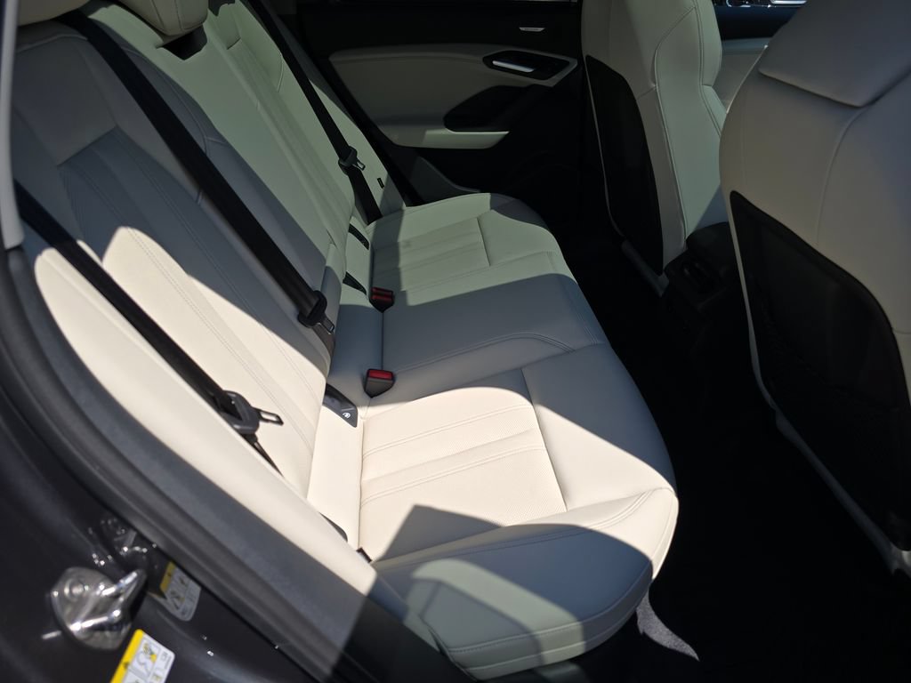 New 2027 Audi Q6 e-tron Prestige AWD/4WD image 15