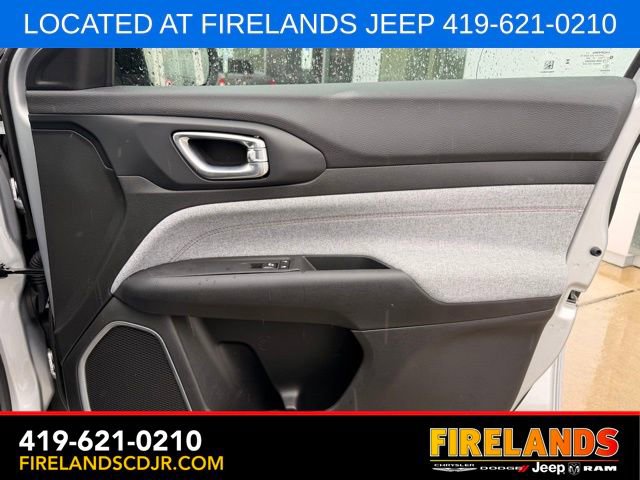 Used 2024 Jeep Compass Latitude AWD/4WD image 15