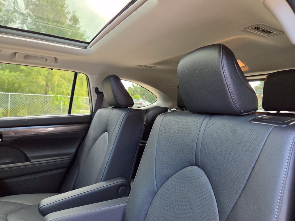 Certified 2026 Toyota Highlander Platinum AWD/4WD image 23