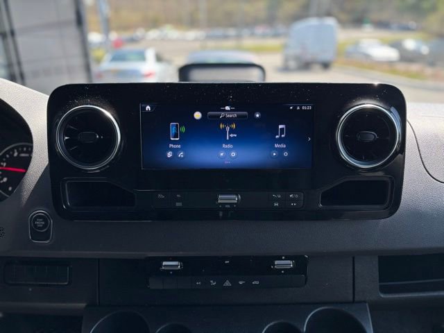 Used 2025 Mercedes-Benz Sprinter 2500 image 38