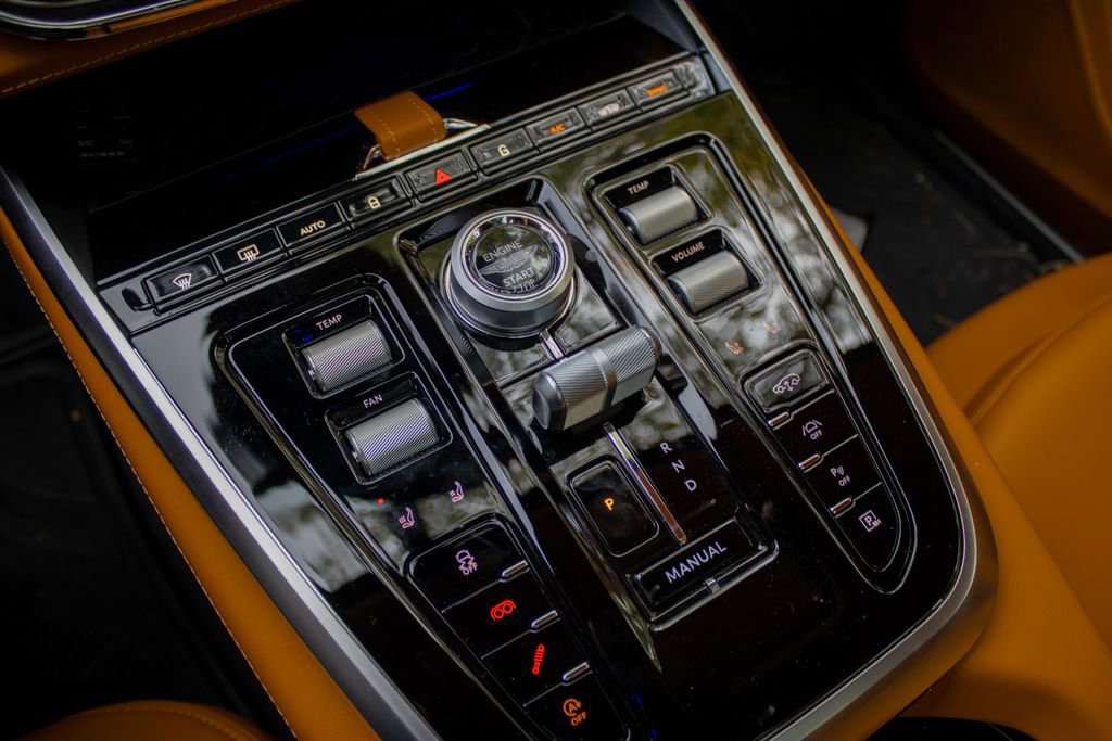 Used 2025 Aston Martin DBX 707 image 20