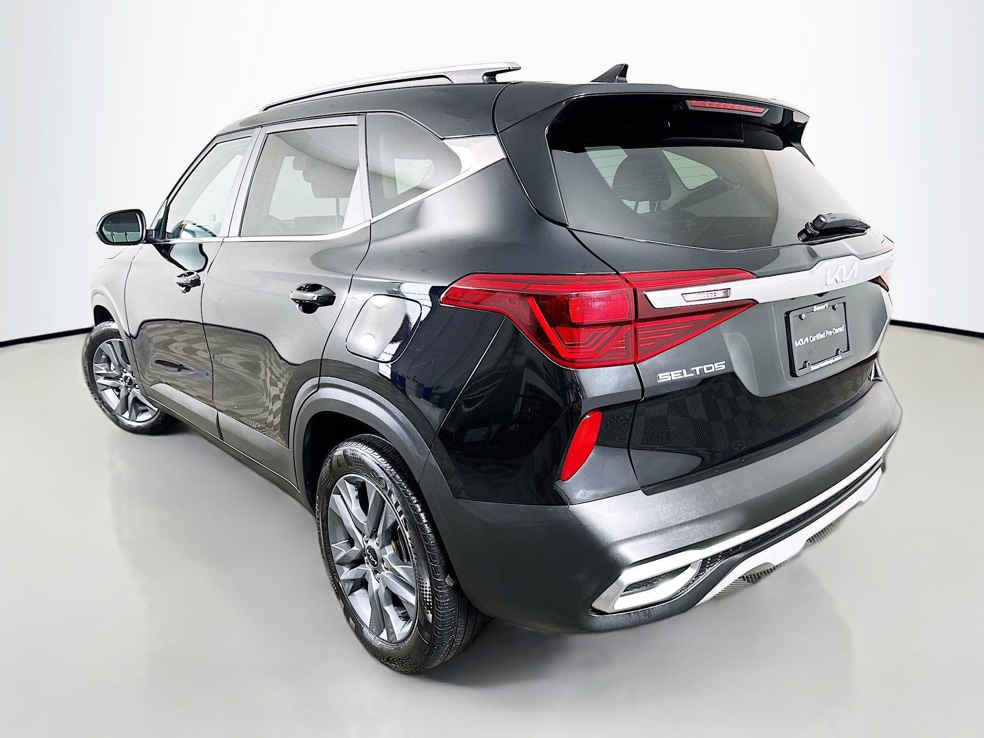Certified 2023 Kia Seltos S w/ Navigation Package FWD image 5