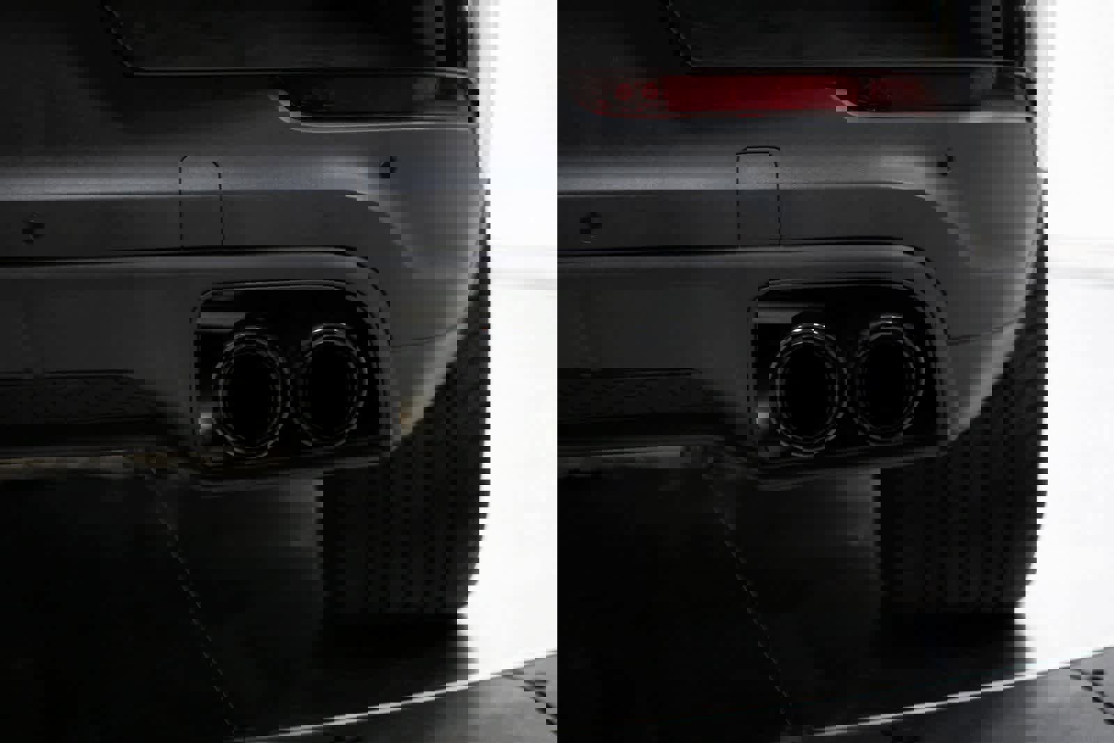 Certified 2022 Porsche Cayenne Platinum Edition image 33