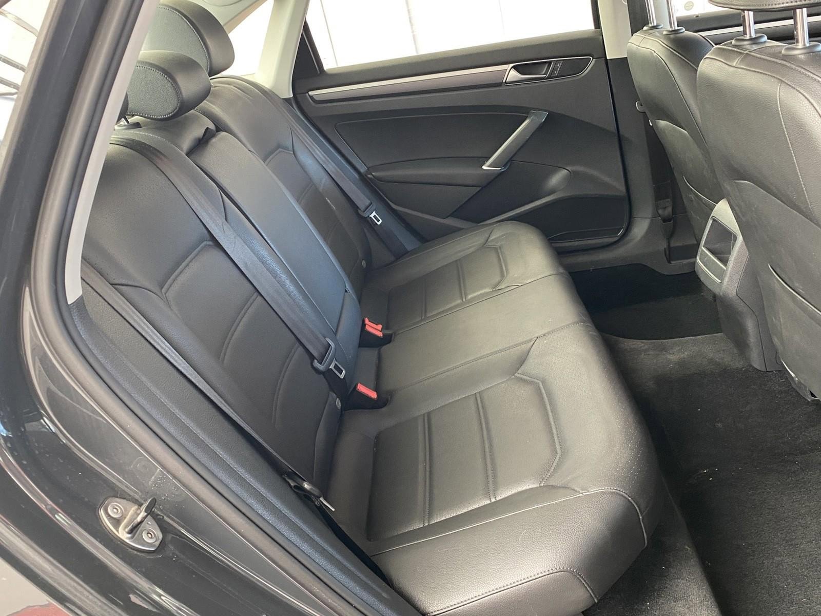 Used 2017 Volkswagen Passat 1.8T R-Line image 12