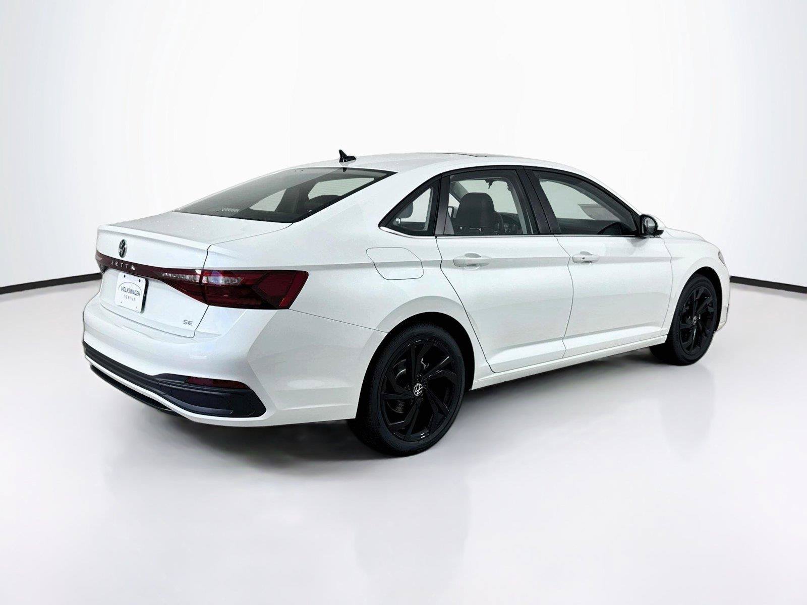 New 2027 Volkswagen Jetta SE FWD image 2
