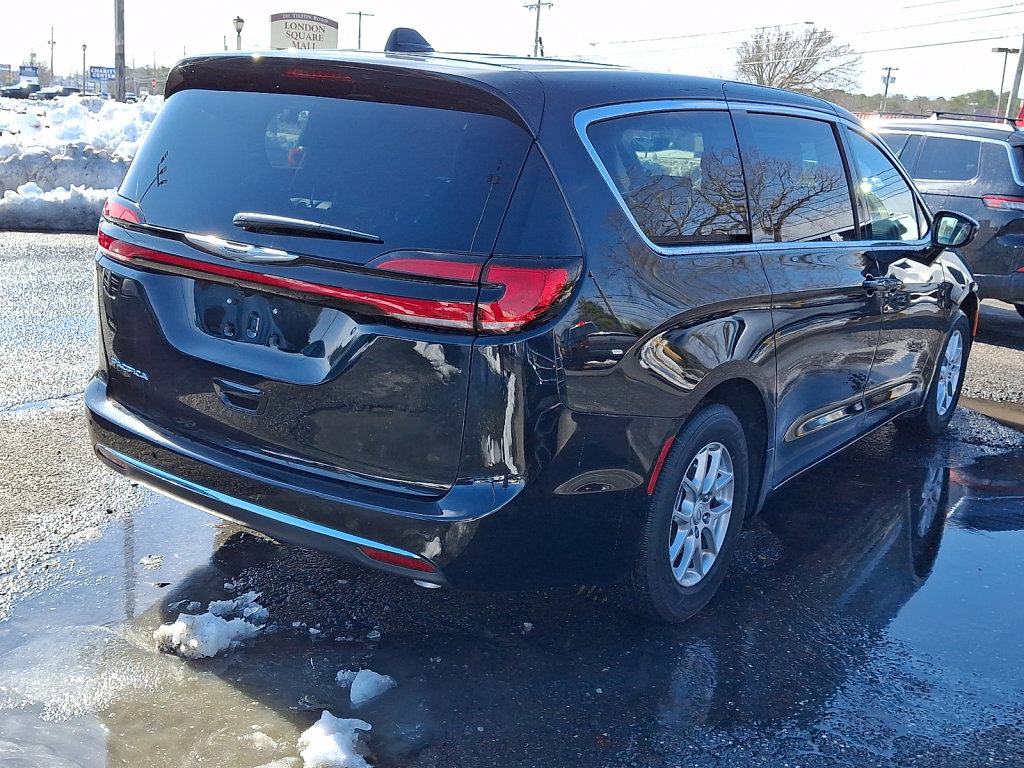 New 2026 Chrysler Pacifica Select image 5