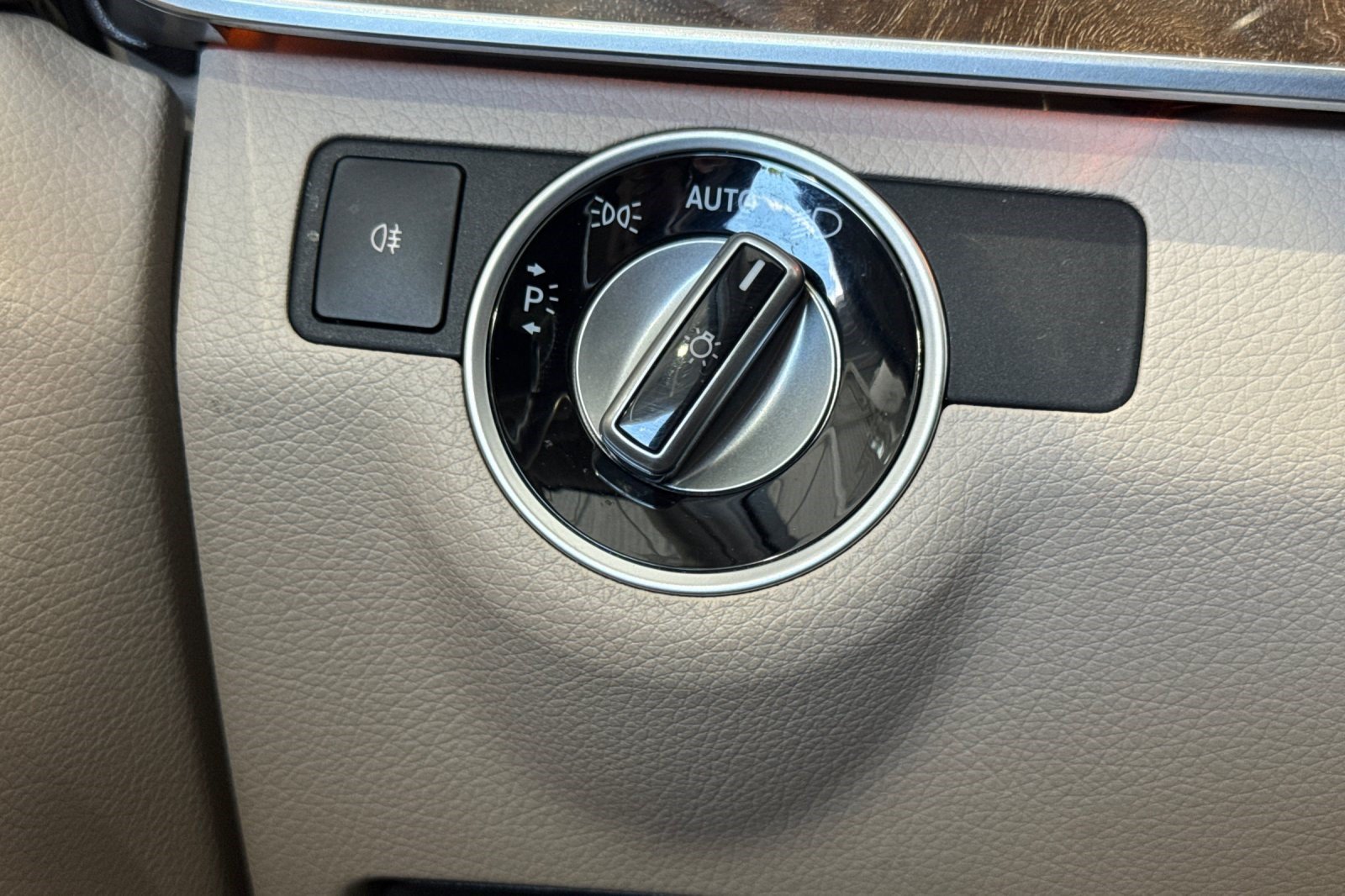 Used 2014 Mercedes-Benz E 350 4MATIC Sedan image 37