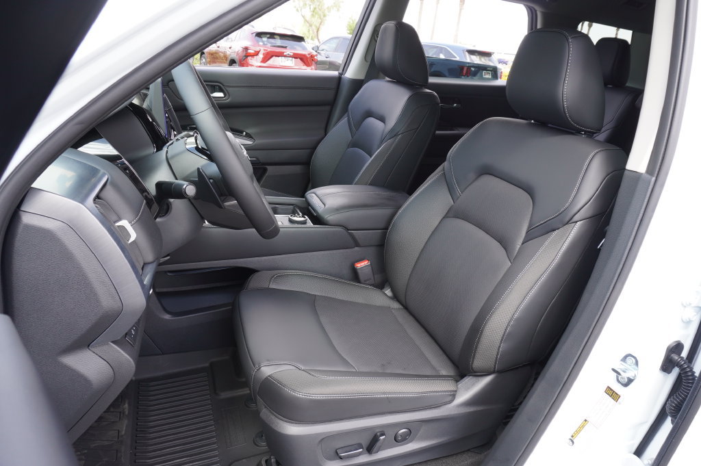 Certified 2026 Nissan Pathfinder SL AWD/4WD image 14
