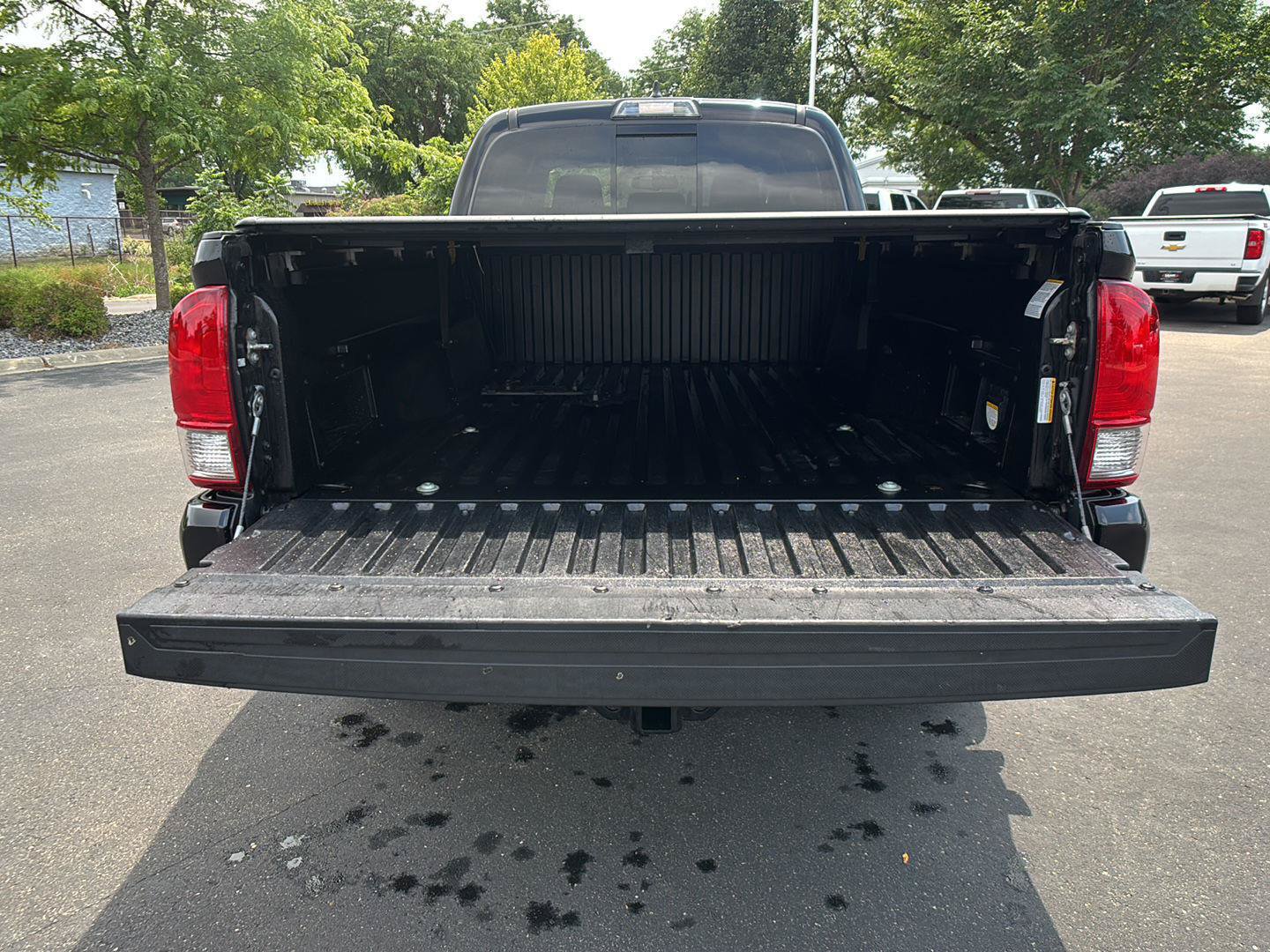 Used 2017 Toyota Tacoma TRD Sport w/ Tow Package AWD/4WD image 12