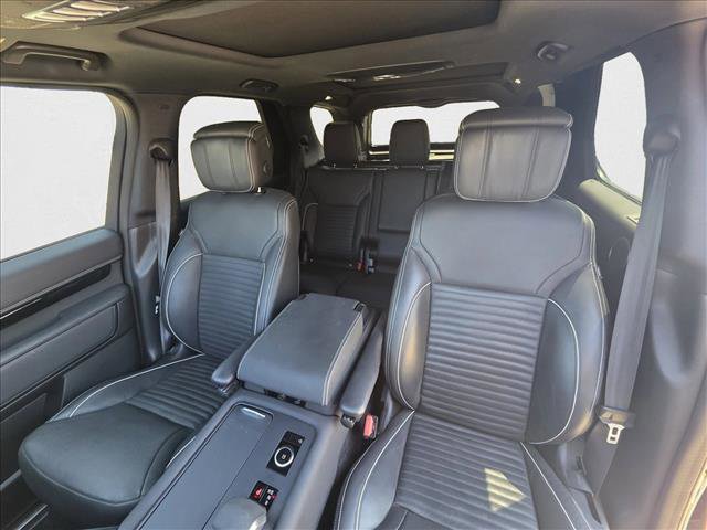 Used 2023 Land Rover Discovery S R-Dynamic image 15