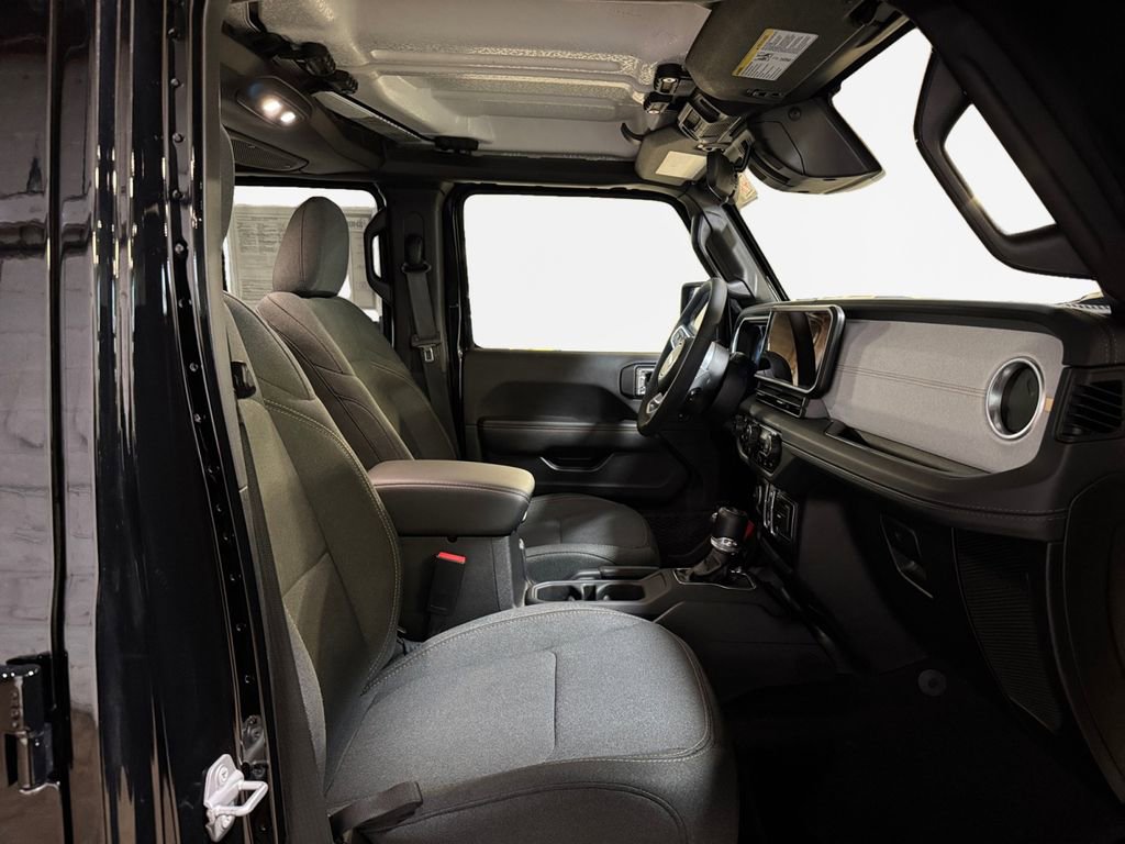Used 2025 Jeep Wrangler Unlimited Sahara w/ Safety Group image 26