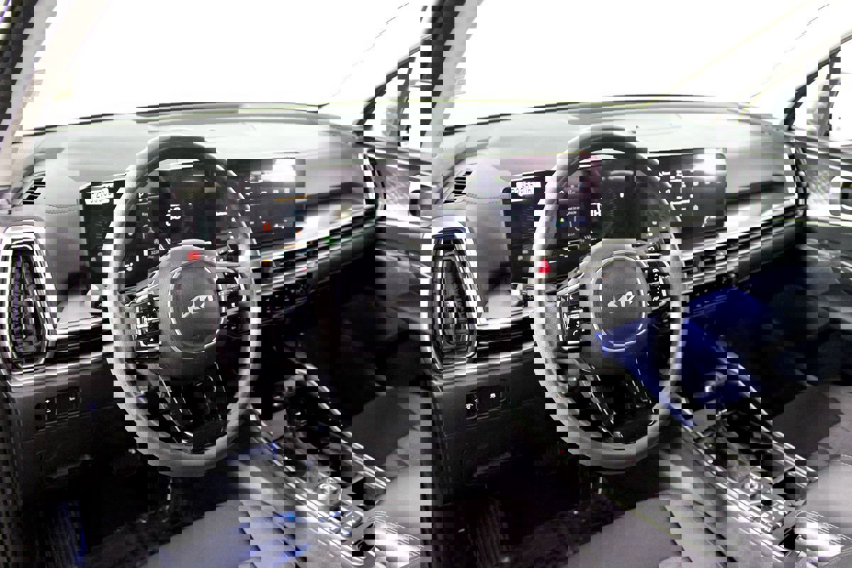 Used 2024 Kia Sorento LX image 8