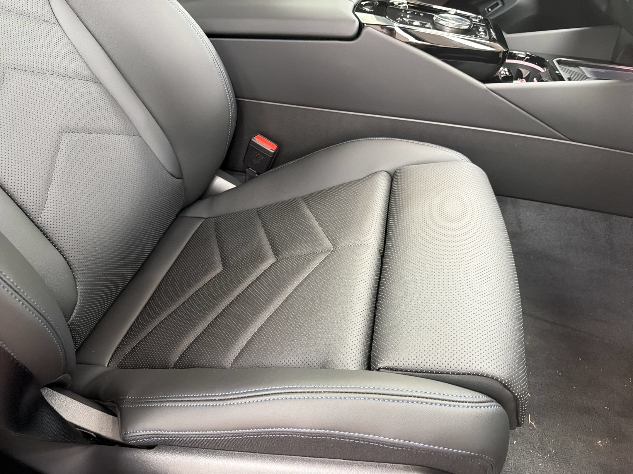 Used 2026 BMW 530i xDrive w/ M Sport Package AWD/4WD image 13