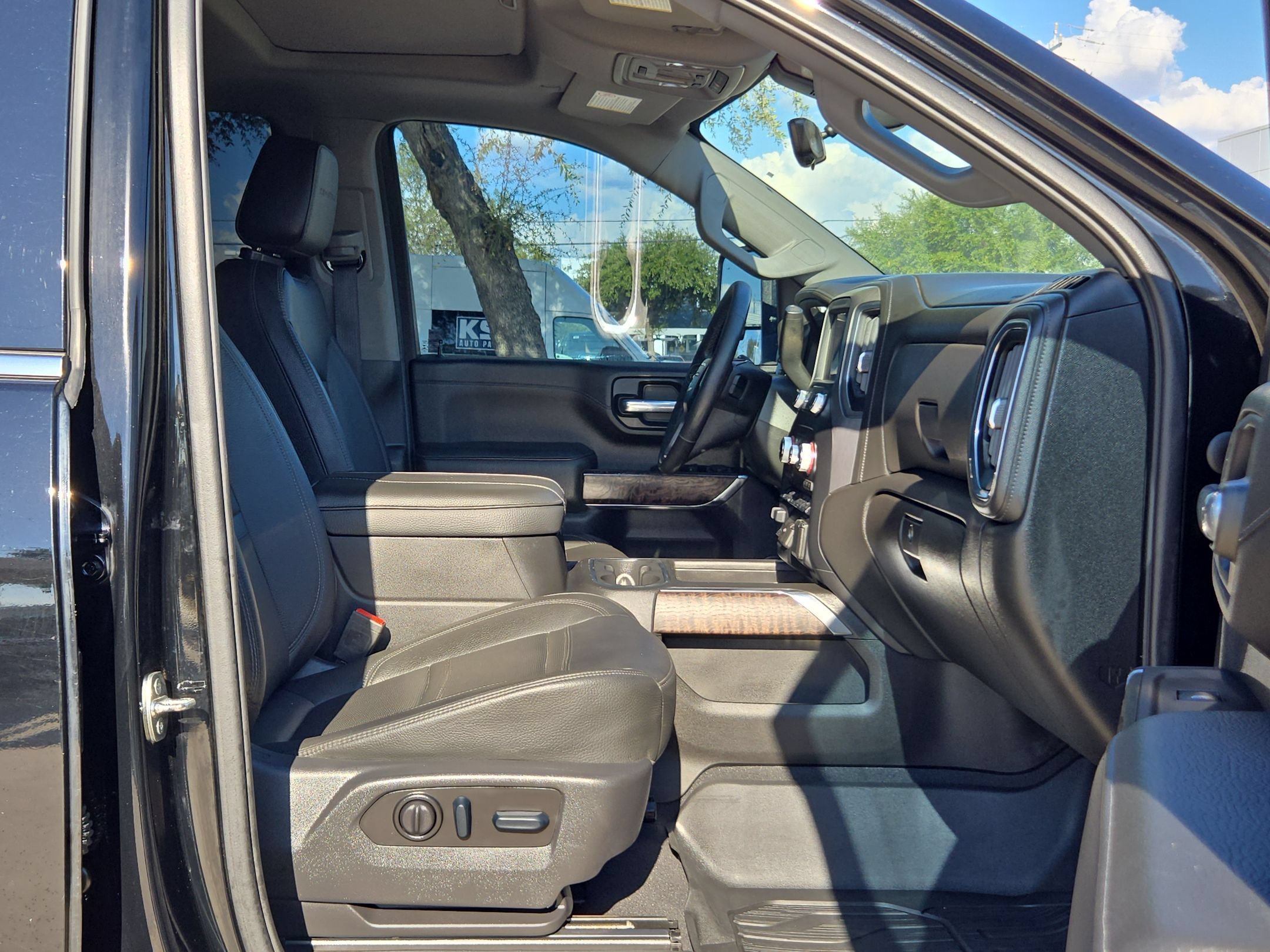 Used 2023 GMC Sierra 3500 Denali w/ Denali Ultimate Package AWD/4WD image 24