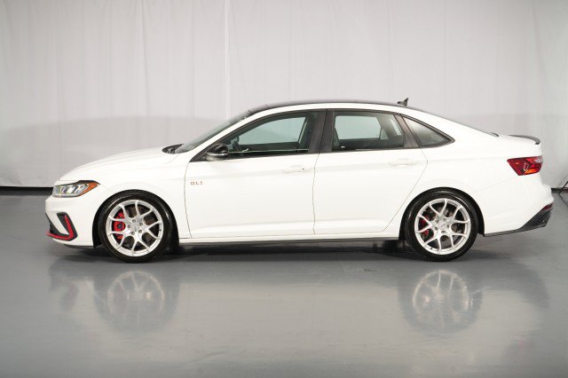 Used 2025 Volkswagen Jetta GLI Autobahn FWD image 2