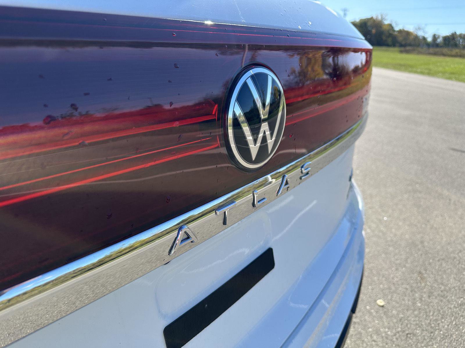 Used 2025 Volkswagen Atlas Cross Sport SE image 6