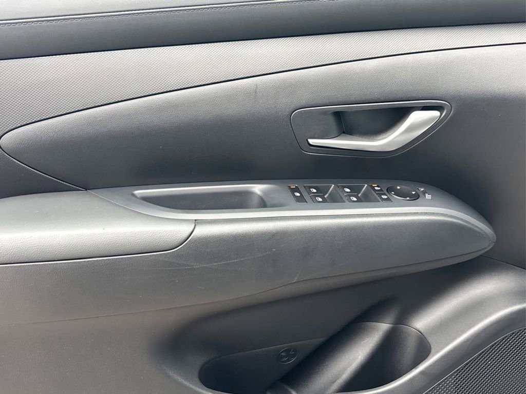 Used 2025 Hyundai Tucson SE image 23