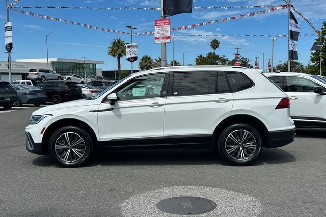 Used 2024 Volkswagen Tiguan Wolfsburg Edition AWD/4WD image 7