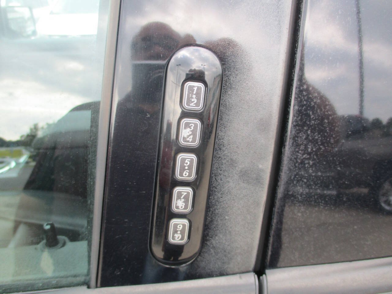 Used 2010 Ford Explorer XLT AWD/4WD image 11