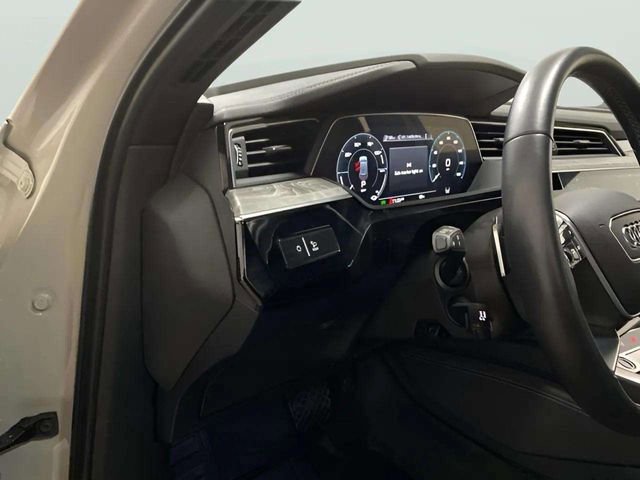 Used 2022 Audi e-tron Premium Plus w/ Premium Plus Package image 46