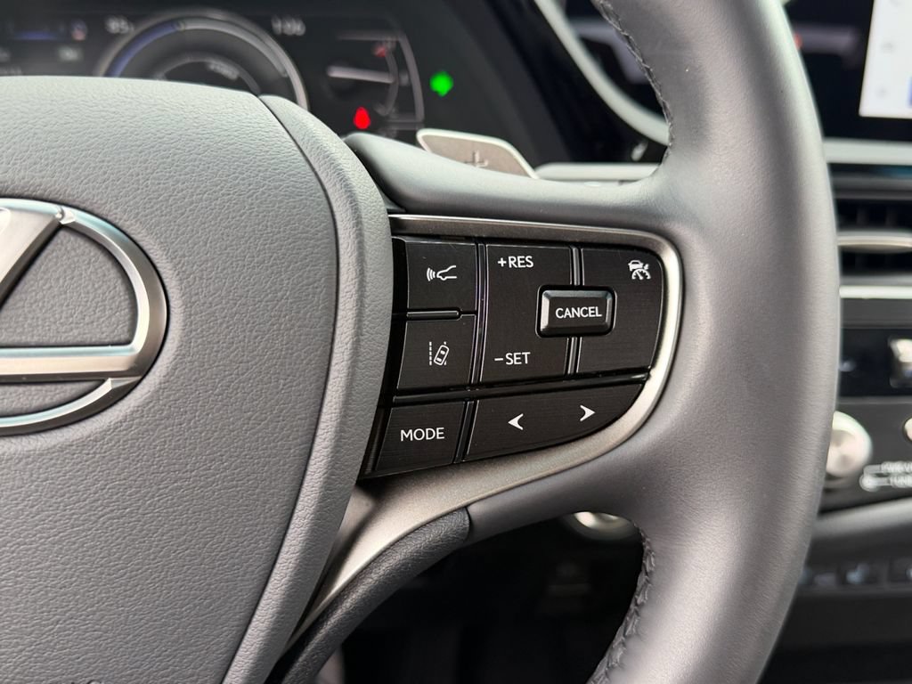Certified 2025 Lexus ES 300h w/ Premium Package FWD image 18