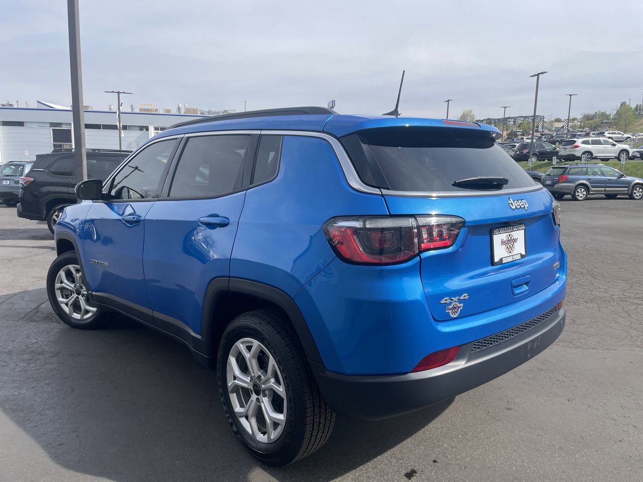 Used 2025 Jeep Compass Latitude AWD/4WD image 5