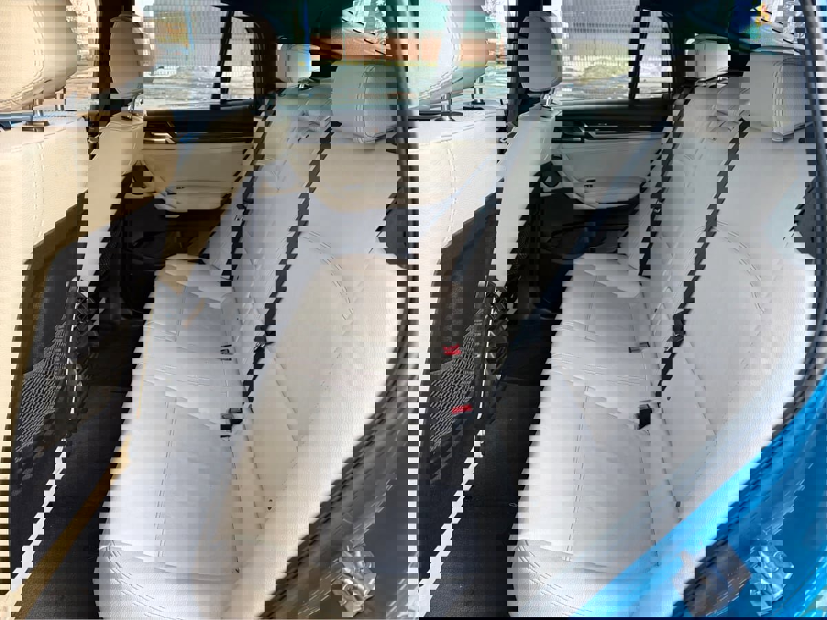 Used 2017 BMW X4 M40i image 11