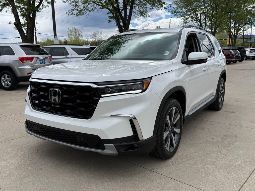 Certified 2025 Honda Pilot Touring image 10