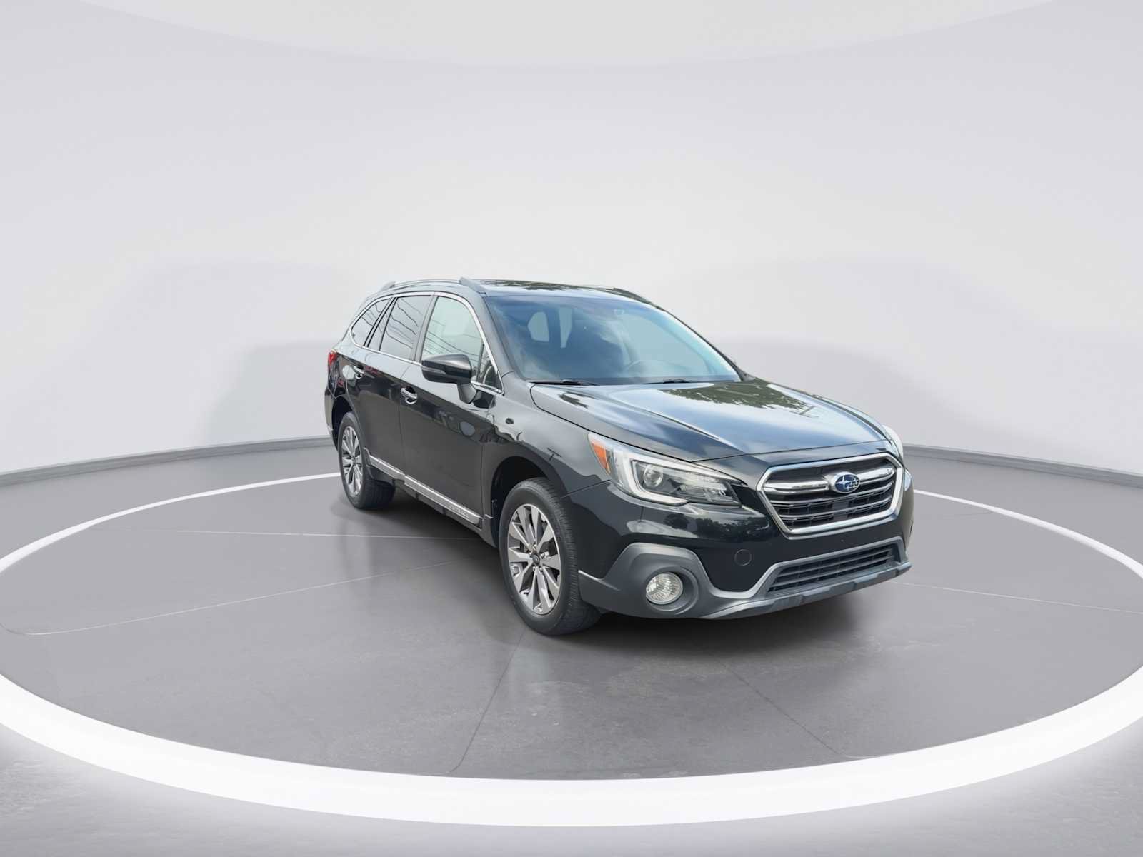 Used 2018 Subaru Outback 2.5i Touring w/ Popular Package #3 AWD/4WD image 2